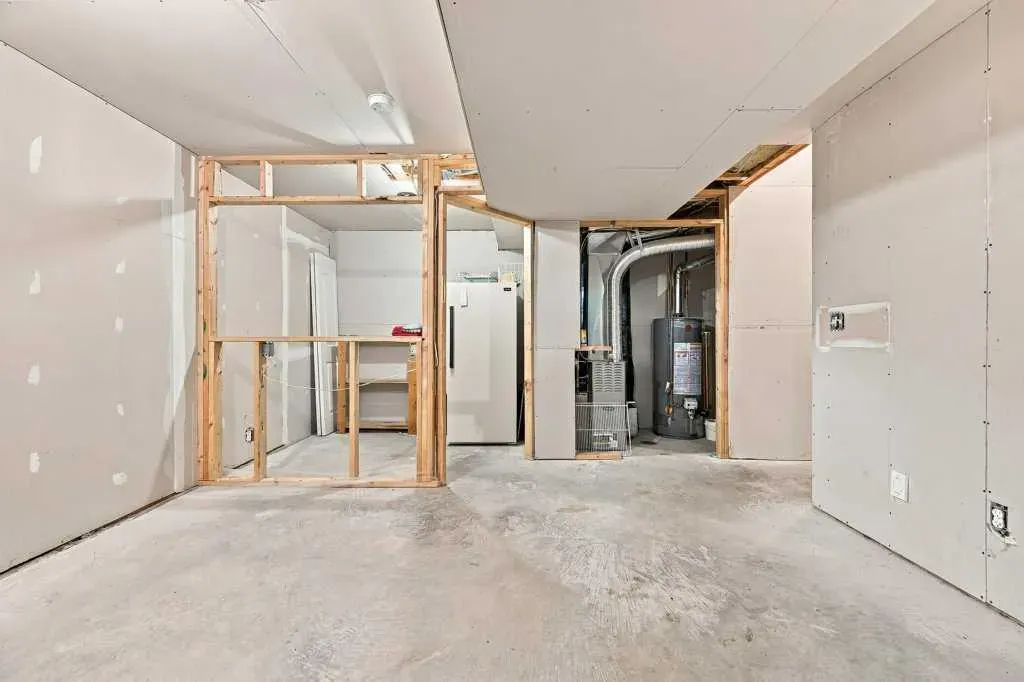 2005 Luxstone Boulevard SW #303