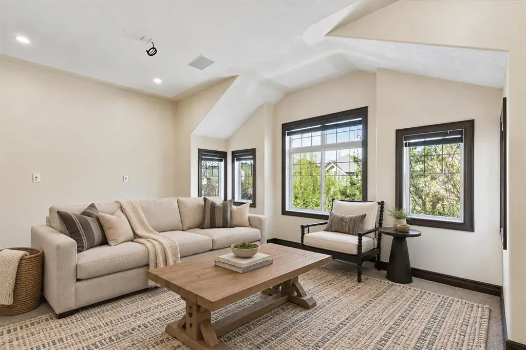 957 Coopers Drive SW