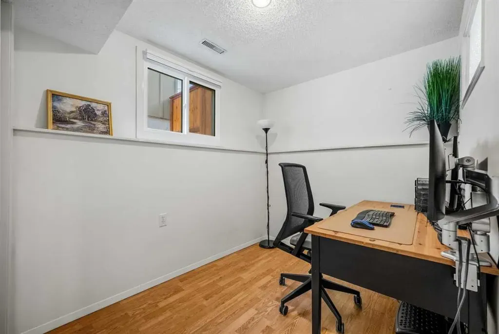 68 Lake Emerald Road SE