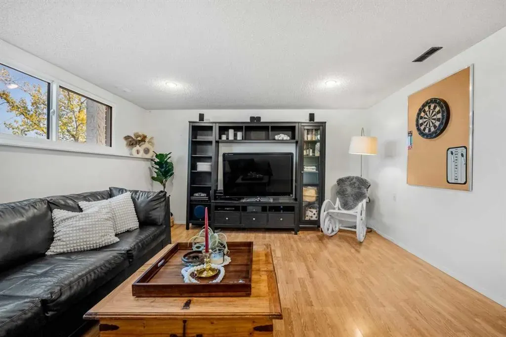 68 Lake Emerald Road SE