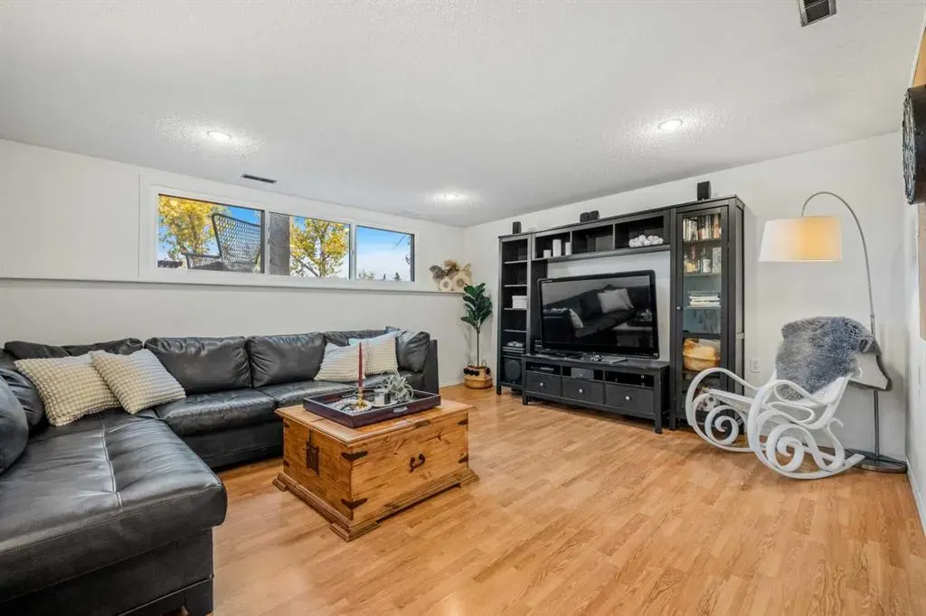 68 Lake Emerald Road SE
