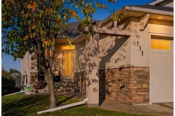111 Tuscany Ravine Heights NW