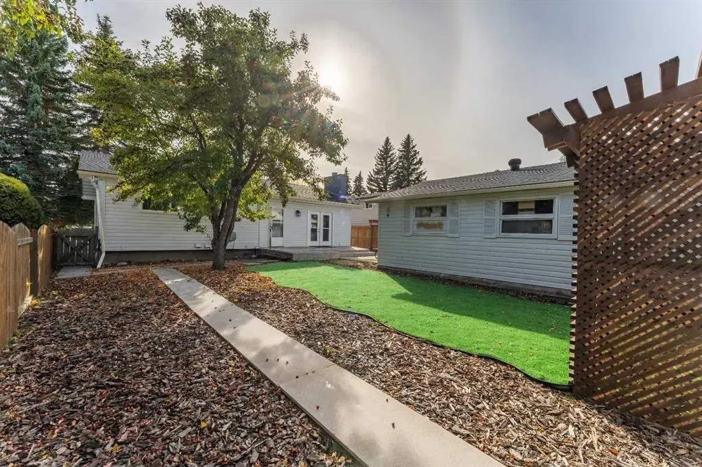 208 Woodpark Place SW