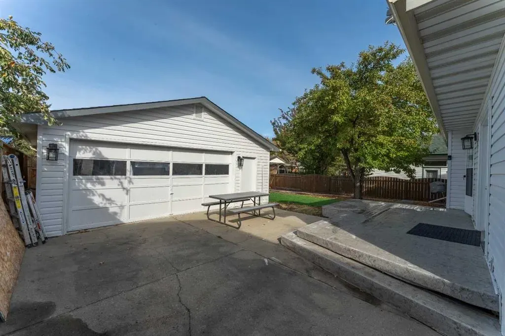 208 Woodpark Place SW