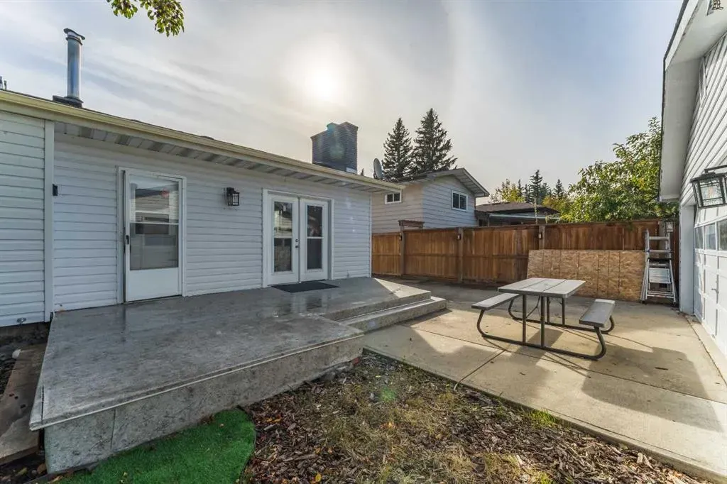 208 Woodpark Place SW