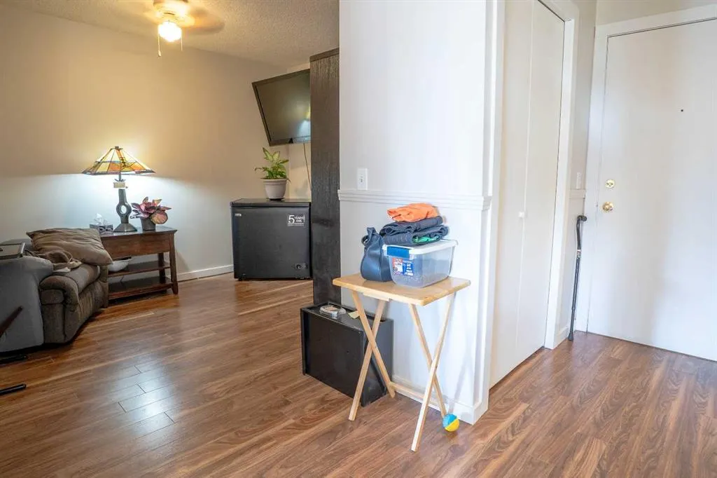 304 Mackenzie Way SW #8412