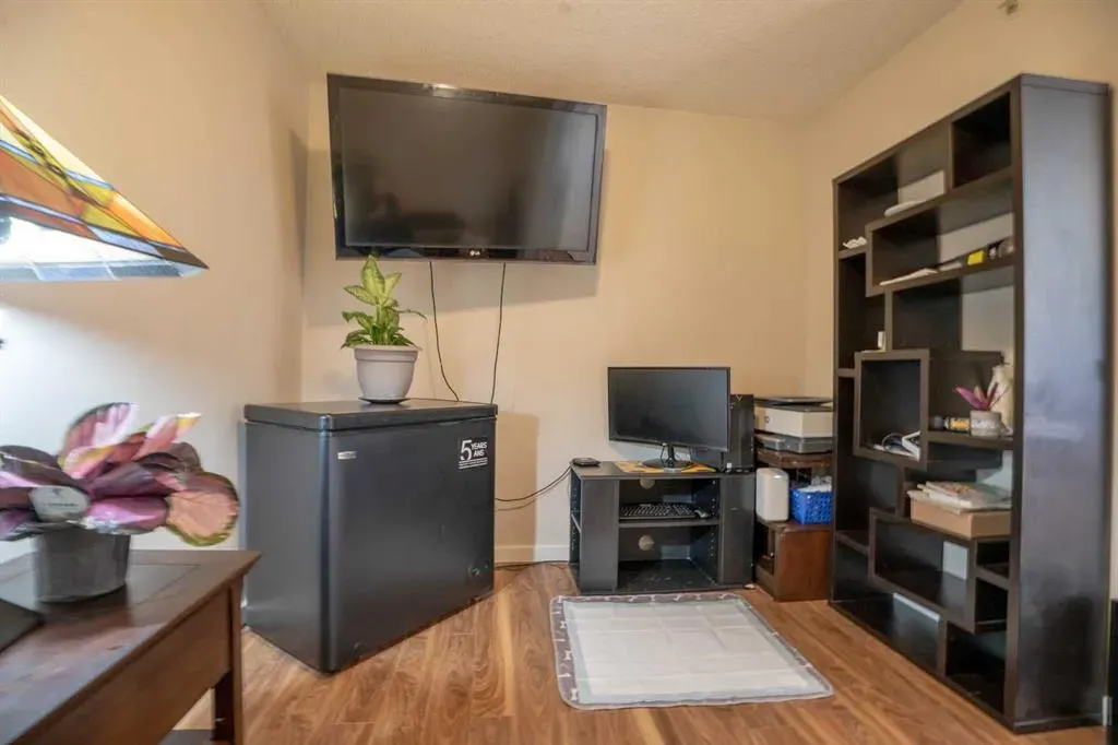 304 Mackenzie Way SW #8412