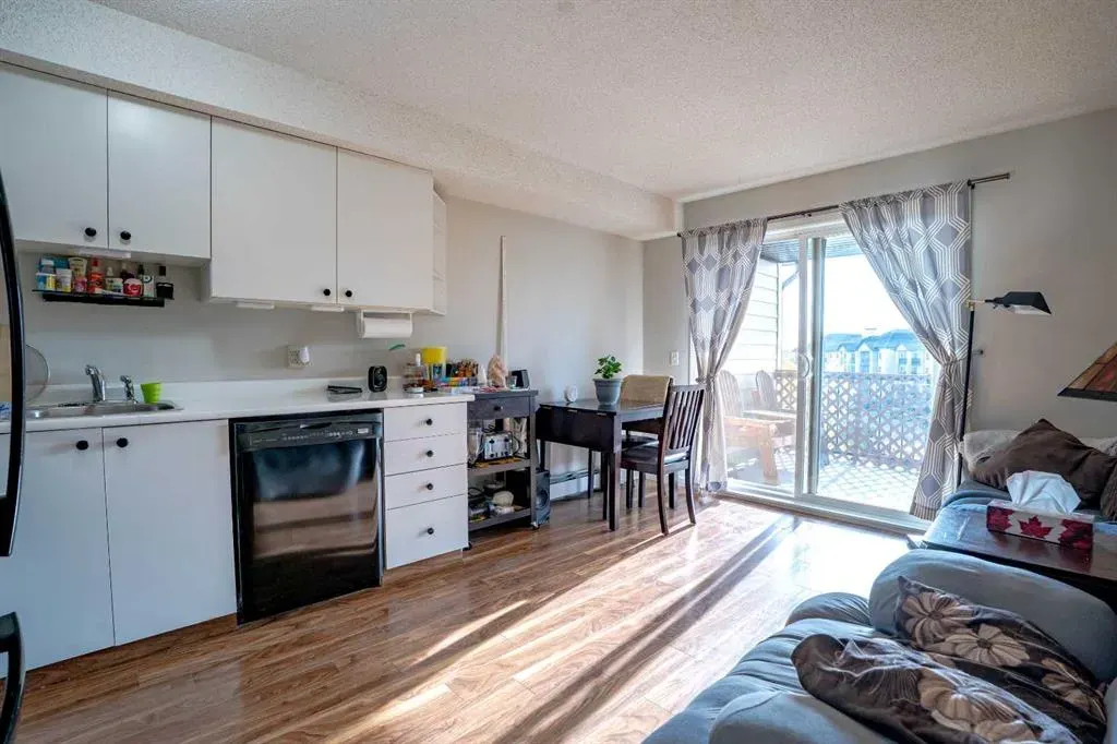 304 Mackenzie Way SW #8412