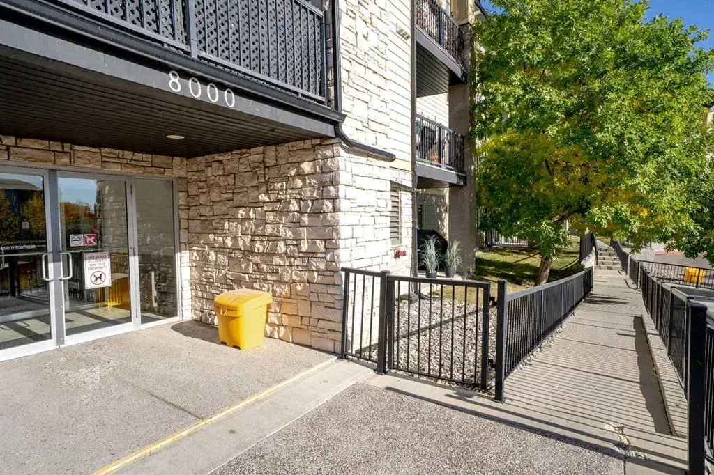 304 Mackenzie Way SW #8412