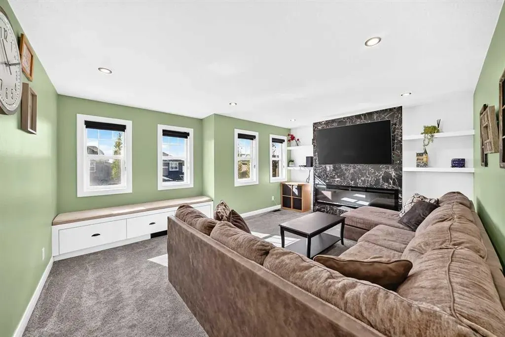 128 Ravenskirk Close SE