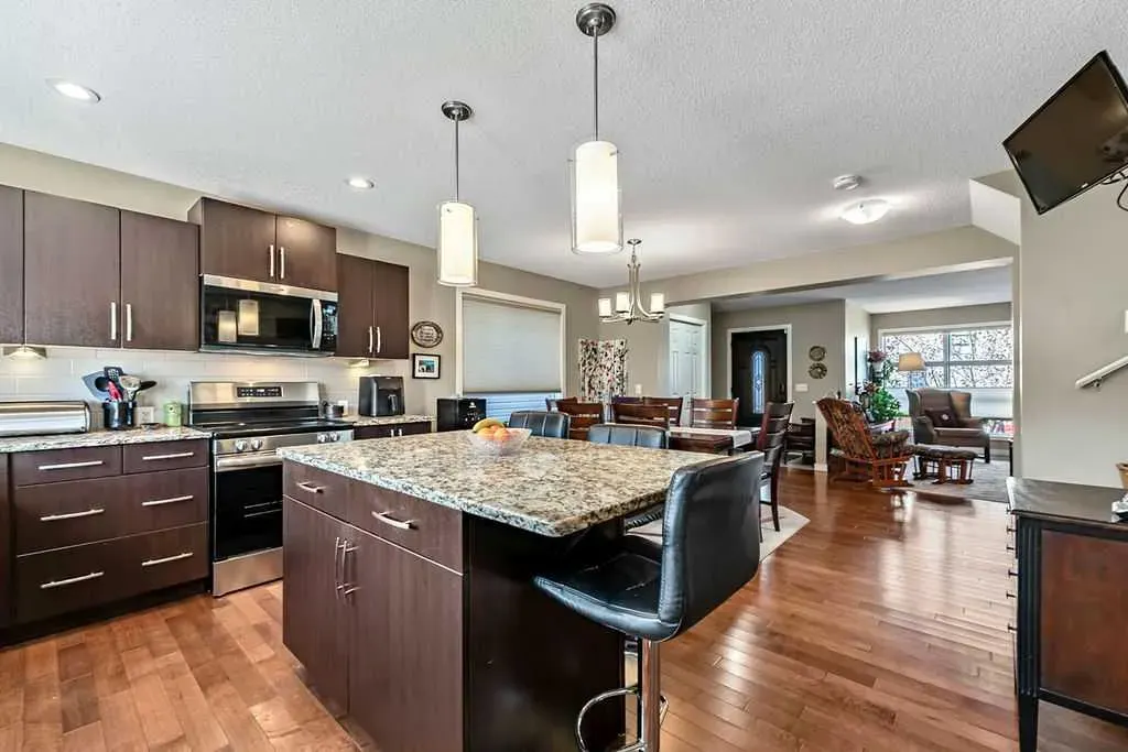 86 Walden Crescent SE