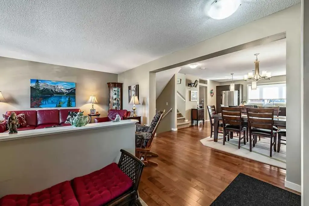 86 Walden Crescent SE
