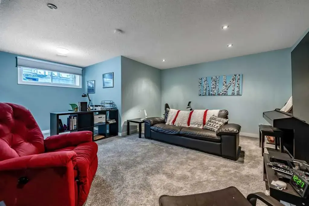 86 Walden Crescent SE
