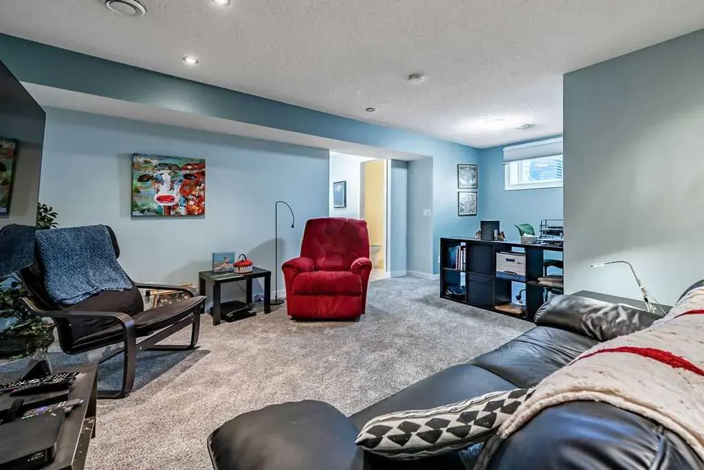 86 Walden Crescent SE