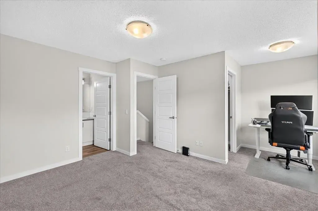 246 Cranbrook Square SE