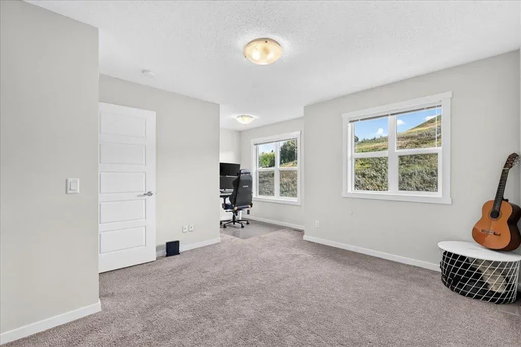 246 Cranbrook Square SE