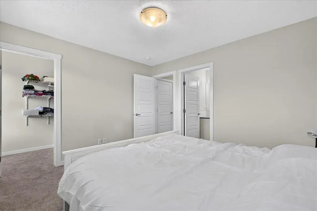 246 Cranbrook Square SE