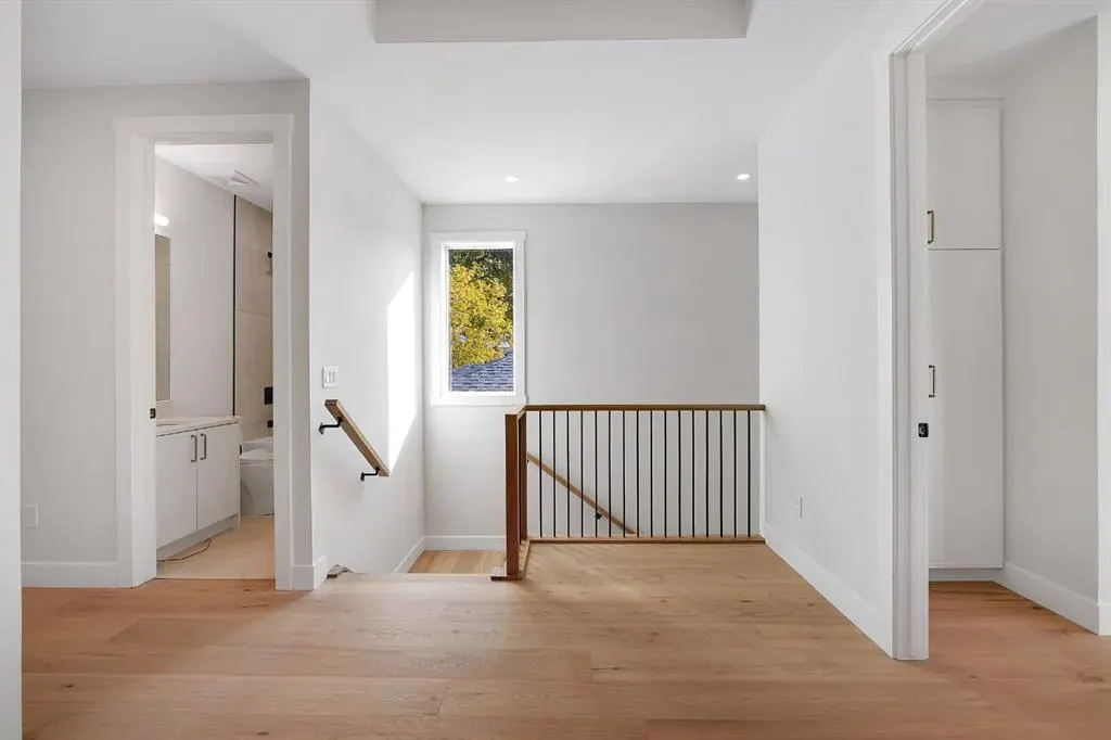 1632 21 Avenue NW