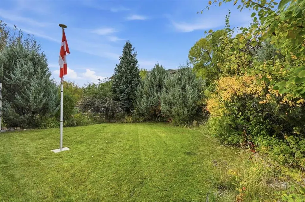 407 Lineham Acres Bay NW