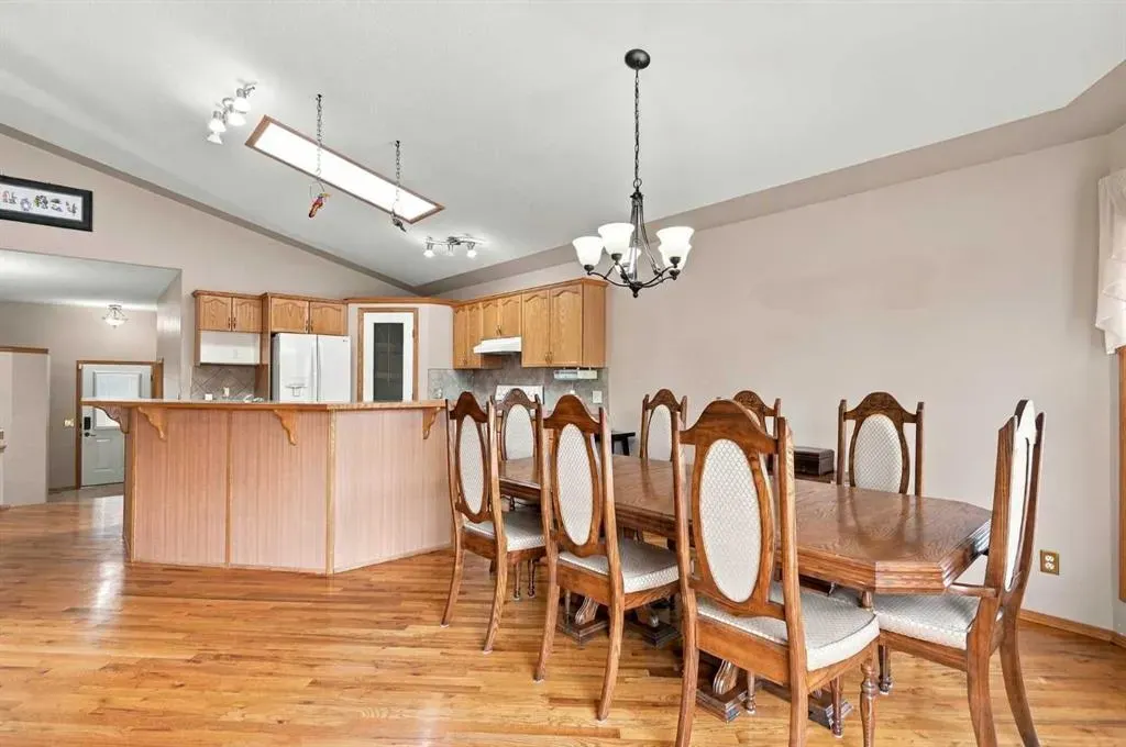 407 Lineham Acres Bay NW