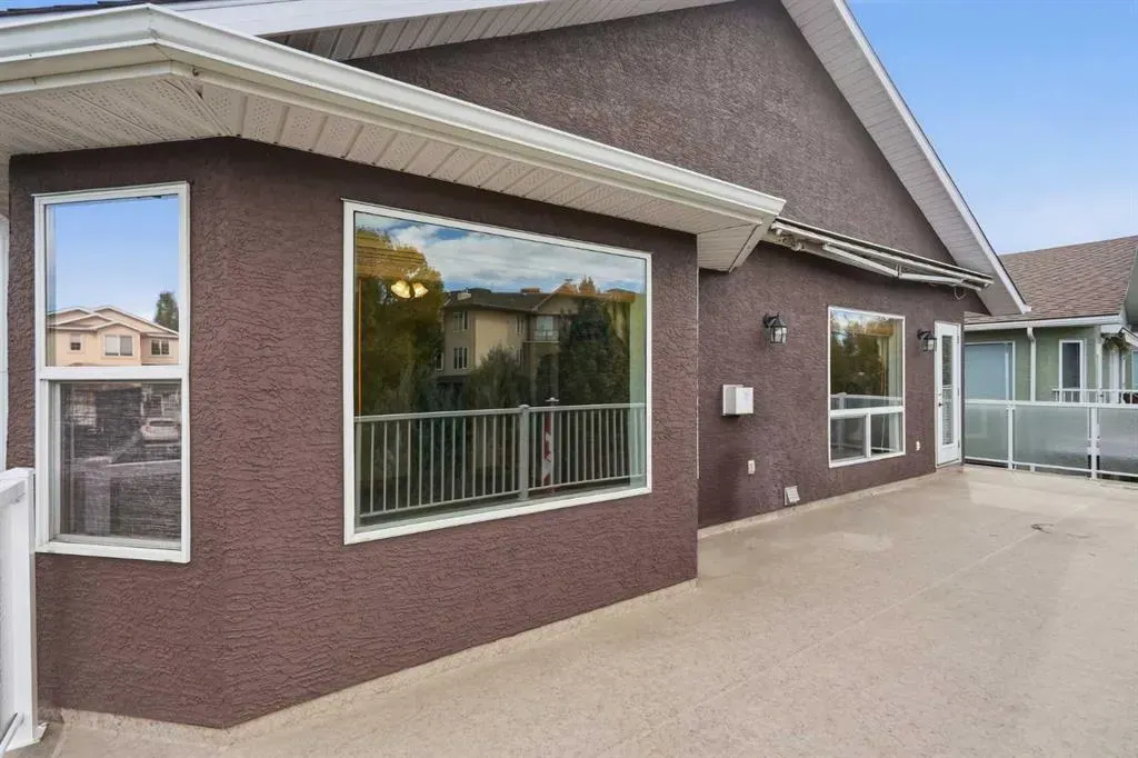 407 Lineham Acres Bay NW