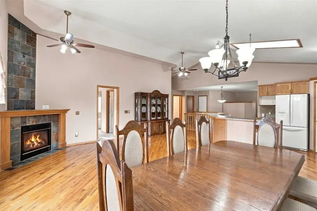 407 Lineham Acres Bay NW