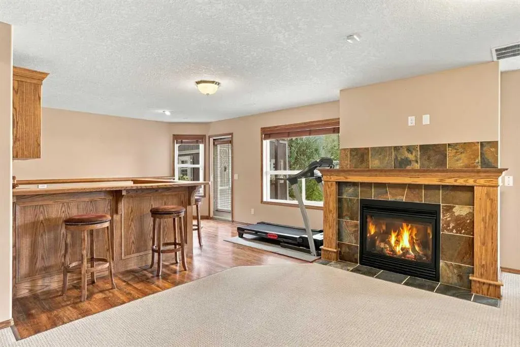 407 Lineham Acres Bay NW
