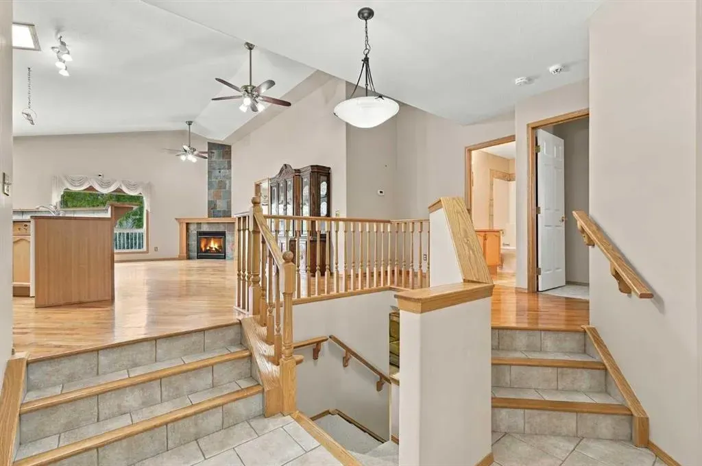 407 Lineham Acres Bay NW