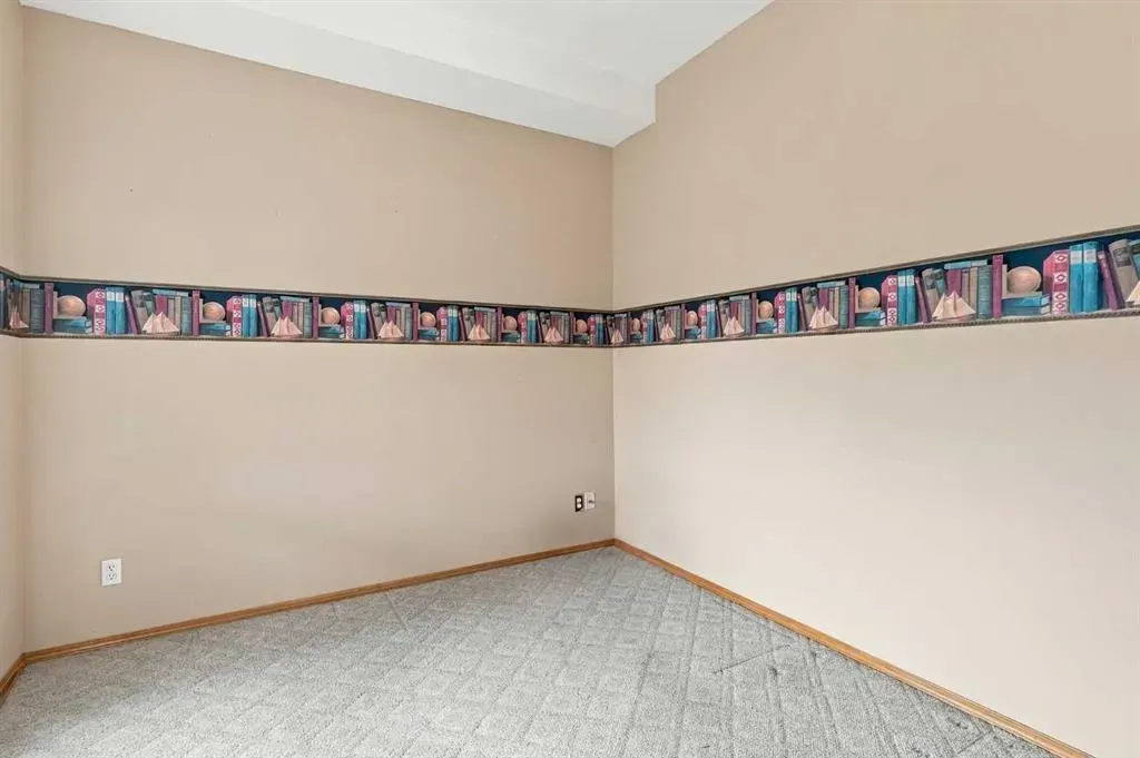 407 Lineham Acres Bay NW
