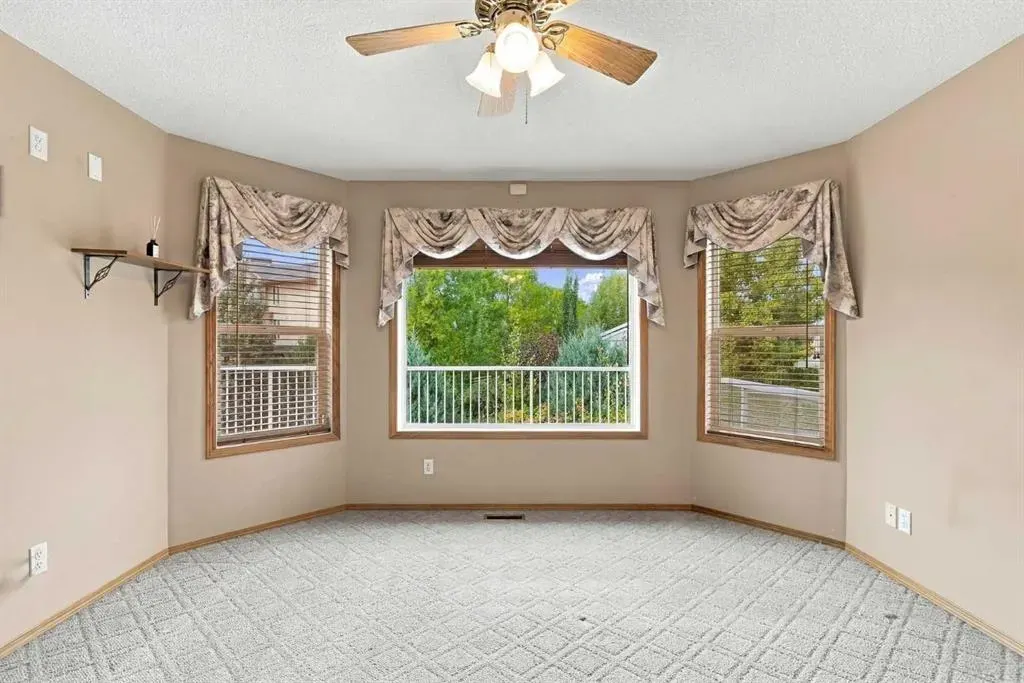 407 Lineham Acres Bay NW
