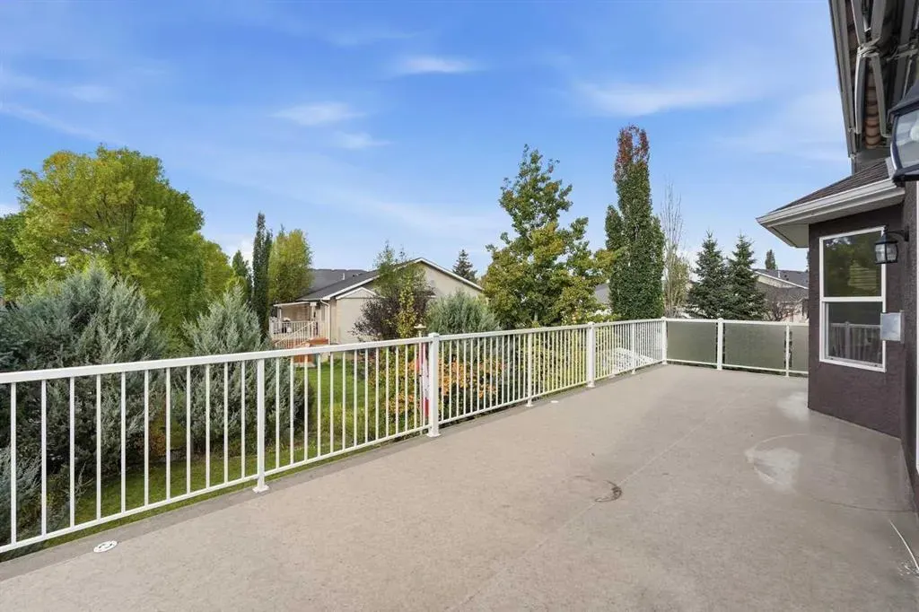 407 Lineham Acres Bay NW