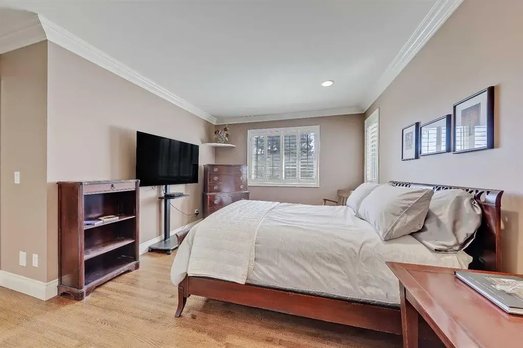 446 Killarney Glen Court SW