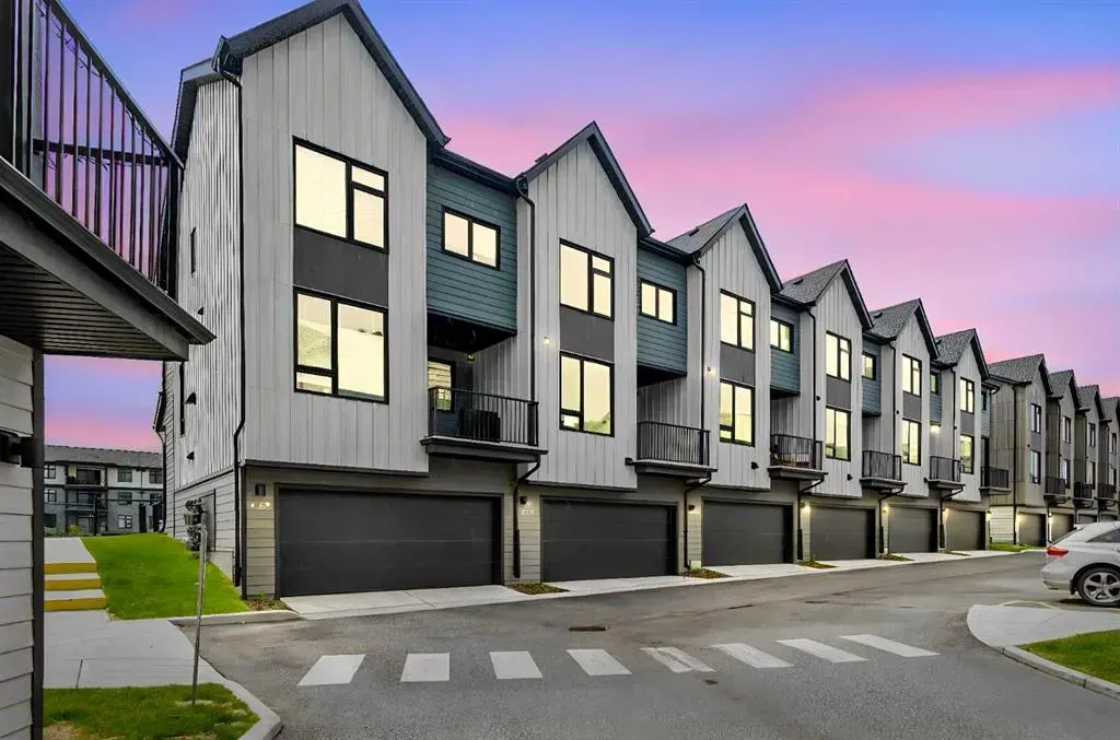 85 sage hill Heights NW #327