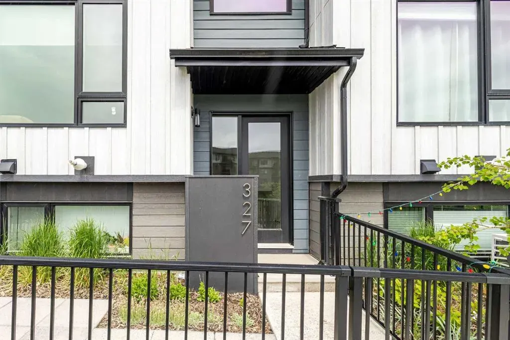 85 sage hill Heights NW #327