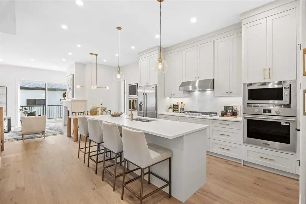 1908 5 Street NE