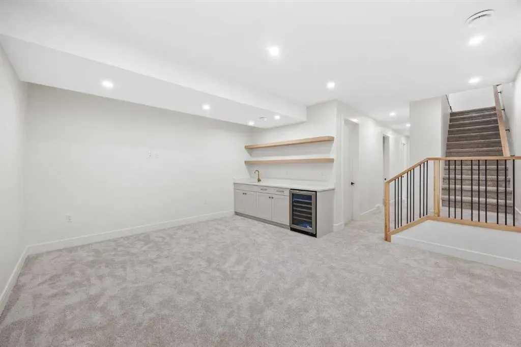 1908 5 Street NE