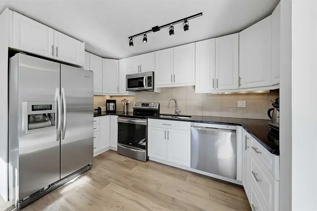 64 Woodacres Crescent SW #5
