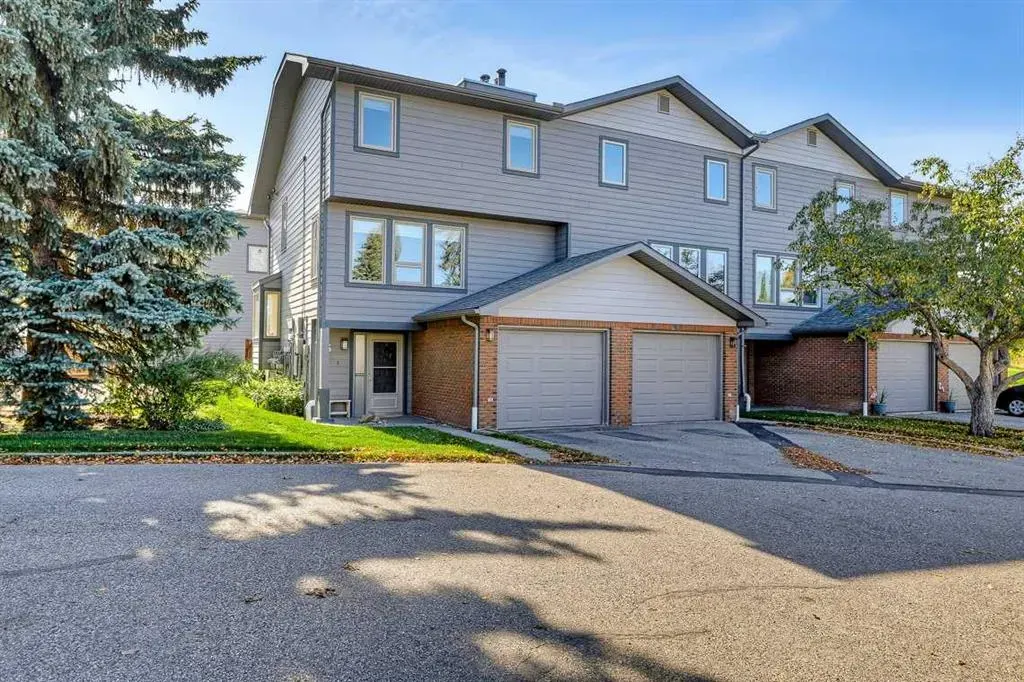 64 Woodacres Crescent SW #5