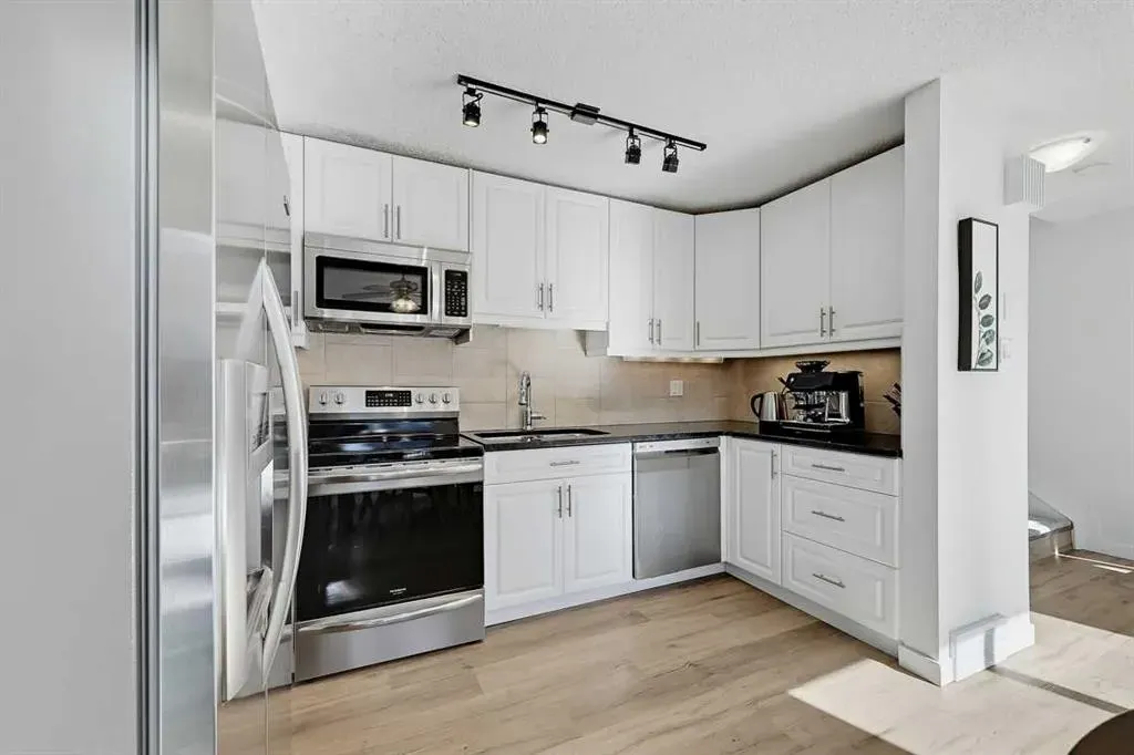 64 Woodacres Crescent SW #5