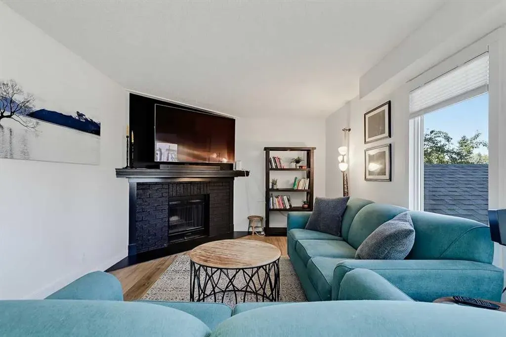 64 Woodacres Crescent SW #5