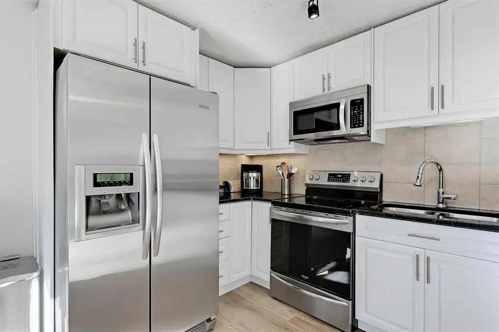 64 Woodacres Crescent SW #5