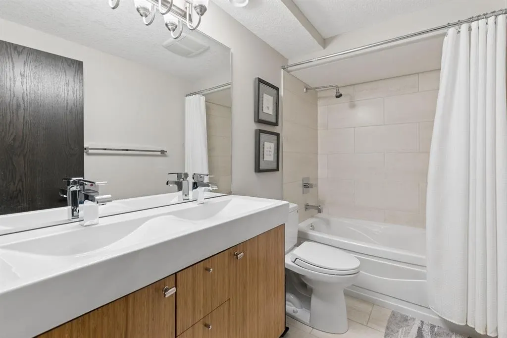 1904 50 Avenue SW