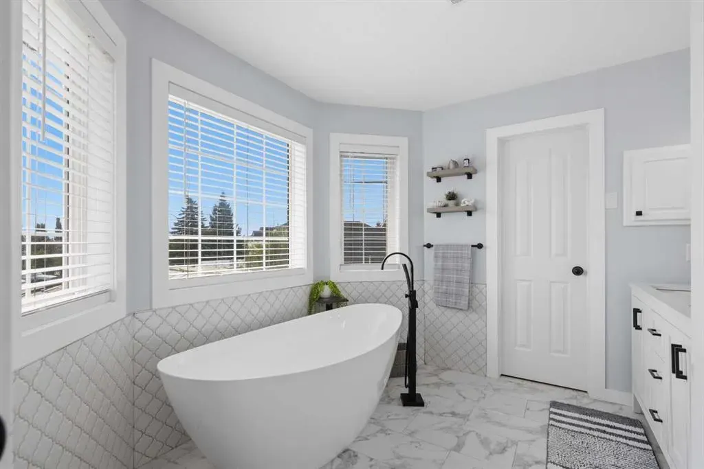 122 Sceptre Close NW