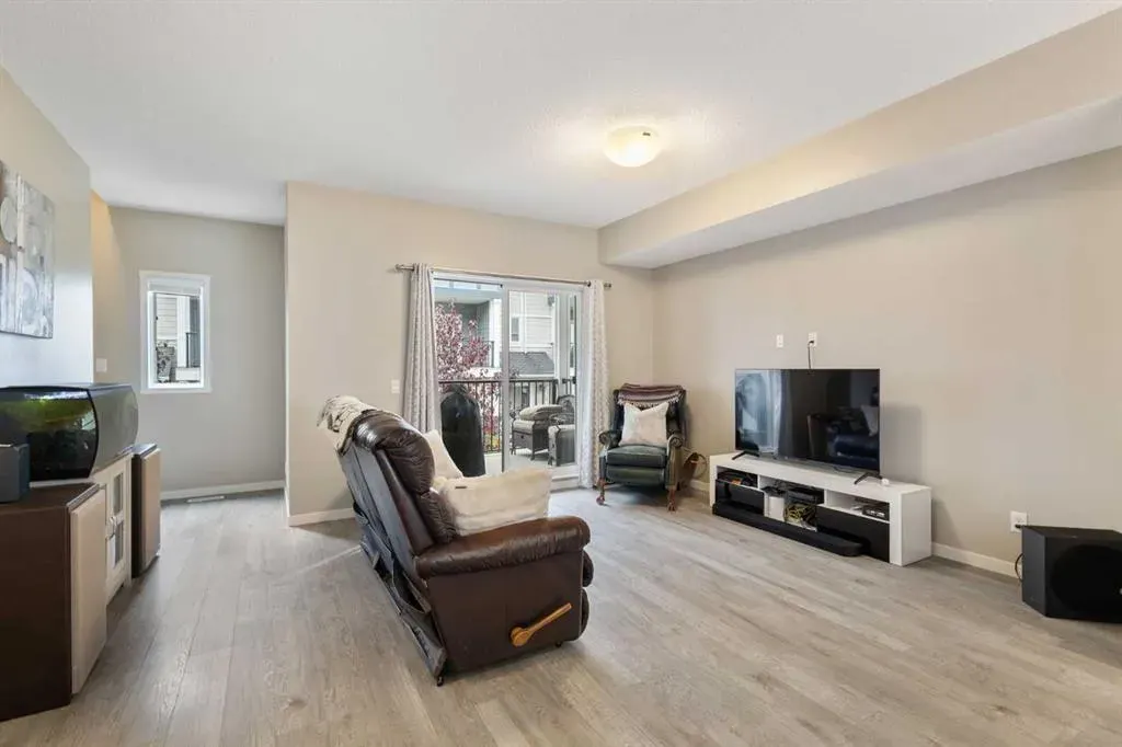 206 Nolanlake Villas NW