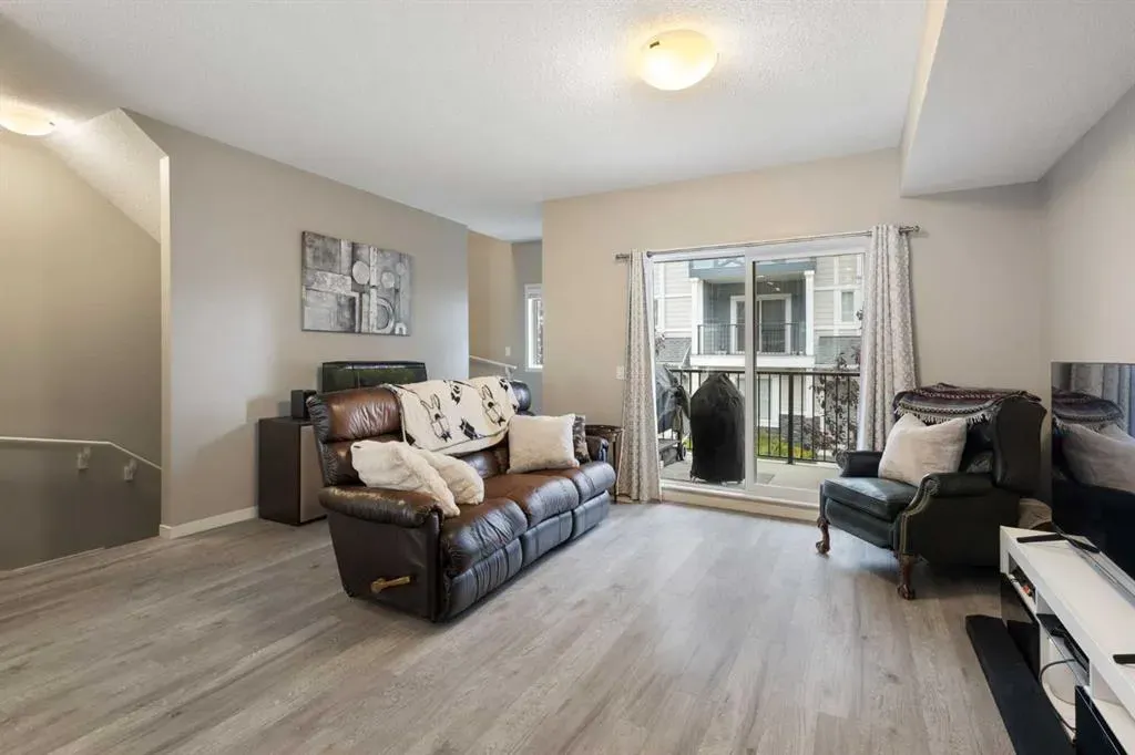 206 Nolanlake Villas NW