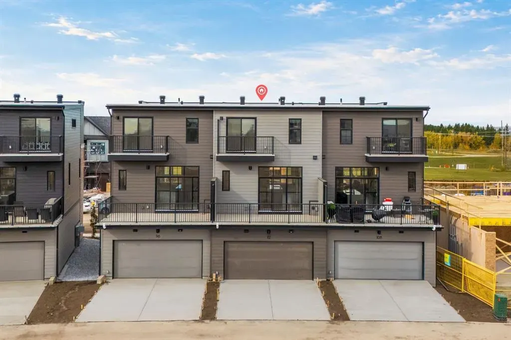 112 Greenwich Drive NW