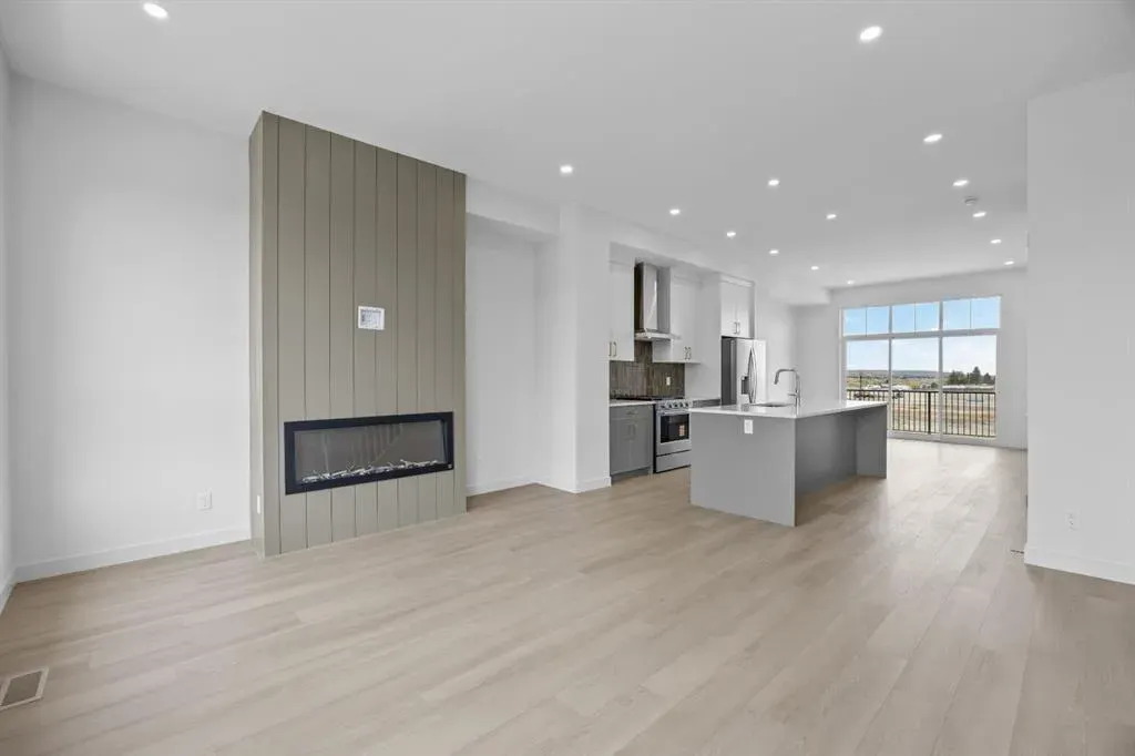 112 Greenwich Drive NW