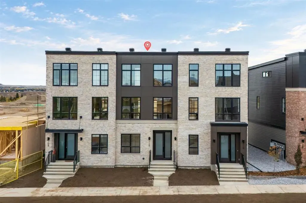 112 Greenwich Drive NW