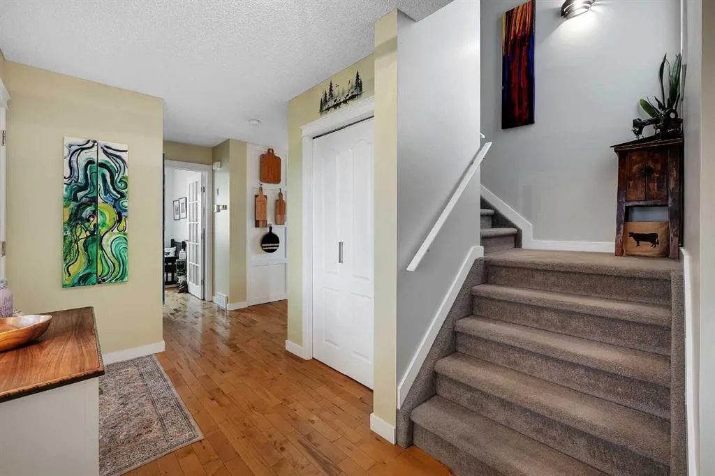 87 Springs Crescent SE