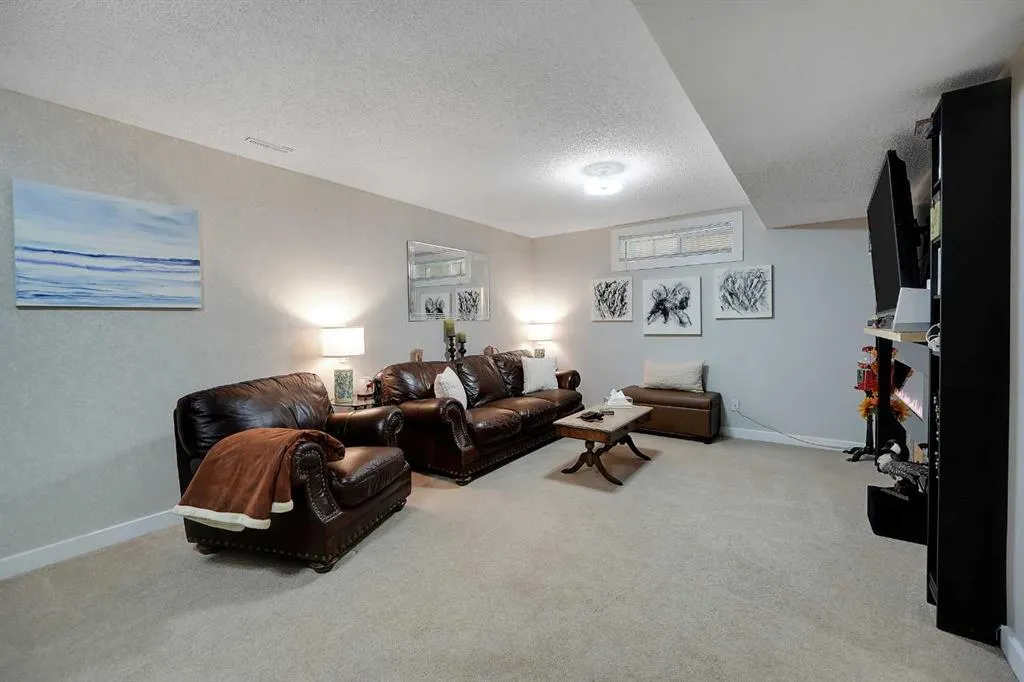 87 Springs Crescent SE